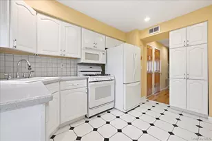 1810 Front St, East Meadow, NY 11554 - Photo 15