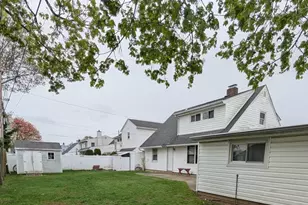 15 Falcon Ln, Levittown, NY 11756 - Photo 23