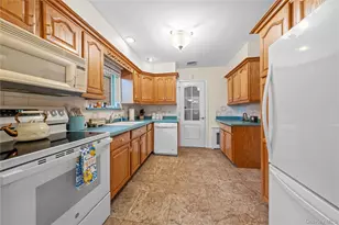 82-10 215th St, Hollis, NY 11427 - Photo 9
