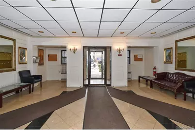 7 Bond #3J, Great Neck, NY 11021 - Photo 3