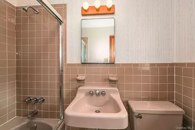 32 Chase Avenue, White Plains, NY 10606 - Photo 17