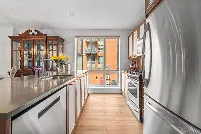 3585 Greystone Avenue #3E, Bronx, NY 10463 - Photo 5