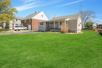 144 W Lake Drive, Lindenhurst, NY 11757 - Photo 25