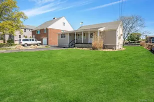 144 W Lake Dr, Lindenhurst, NY 11757 - Photo 25