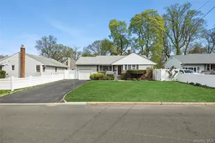 33 Lindbergh Ave, Glen Cove, NY 11542 - Photo 17