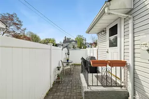 33 Lindbergh Ave, Glen Cove, NY 11542 - Photo 15