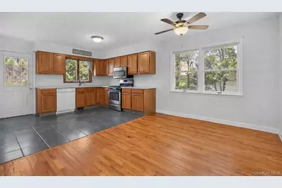 21 W Division Street, Greenwich, CT 06830 - Photo 3