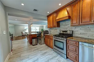 18 Pilgrim Dr, Port Jefferson, NY 11777 - Photo 11