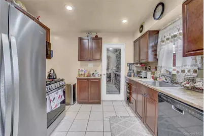 1312 Park Avenue, New Hyde Park, NY 11040 - Photo 7