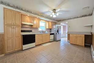 240 N 3rd St, Ronkonkoma, NY 11779 - Photo 3