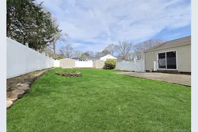 240 N 3rd Street, Ronkonkoma, NY 11779 - Photo 17