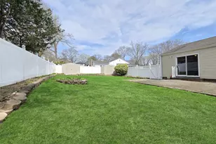 240 N 3rd St, Ronkonkoma, NY 11779 - Photo 17