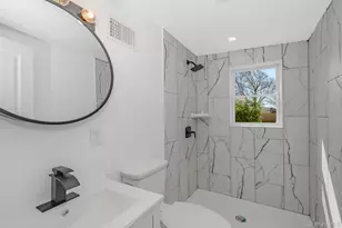227 N Railroad Ave, Babylon, NY 11702 - Photo 17