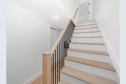 227 N Railroad Avenue, Babylon, NY 11702 - Photo 19