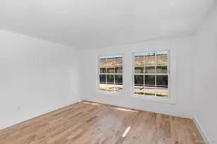 227 N Railroad Ave, Babylon, NY 11702 - Photo 11