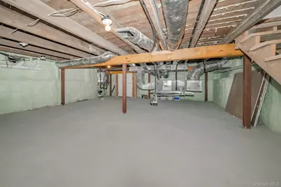 227 N Railroad Avenue, Babylon, NY 11702 - Photo 27