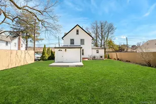 227 N Railroad Ave, Babylon, NY 11702 - Photo 7