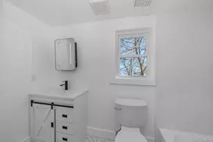 227 N Railroad Ave, Babylon, NY 11702 - Photo 23