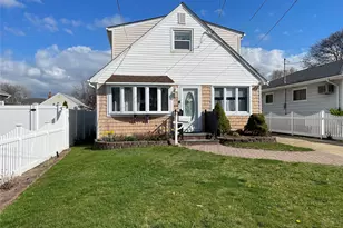 70 E Neptune Ave, Lindenhurst, NY 11757 - Photo 29