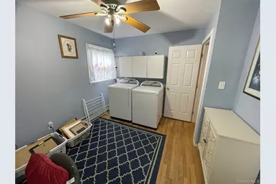 70 E Neptune Avenue, Lindenhurst, NY 11757 - Photo 17
