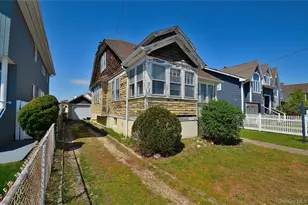 2586 Riverside Dr, Wantagh, NY 11793 - Photo 3