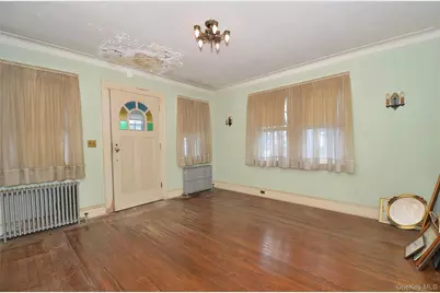 2586 Riverside Drive, Wantagh, NY 11793 - Photo 7