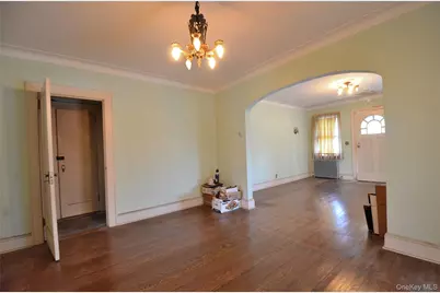 2586 Riverside Drive, Wantagh, NY 11793 - Photo 9
