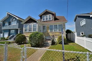 2586 Riverside Dr, Wantagh, NY 11793 - Photo 3