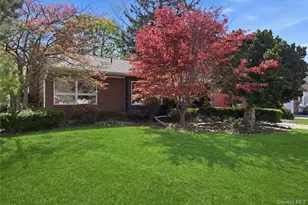 19 Gaymor Ln, Commack, NY 11725 - Photo 3
