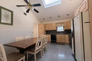 208 Doris Ave, Franklin Square, NY 11010 - Photo 5