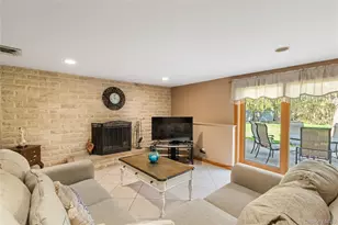 11 Laurie Pl, Glen Cove, NY 11542 - Photo 17
