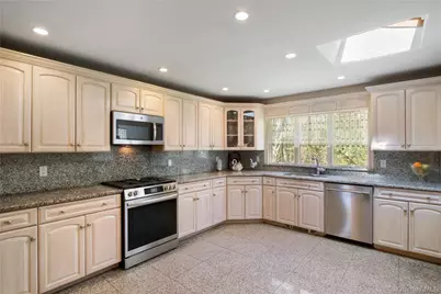 11 Laurie Place, Glen Cove, NY 11542 - Photo 7