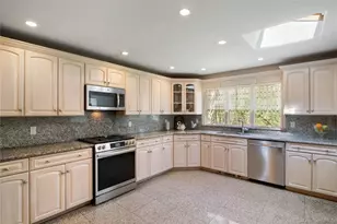 11 Laurie Pl, Glen Cove, NY 11542 - Photo 7