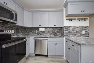 35 Black Stallion Ct, Middletown, NY 10940 - Photo 15
