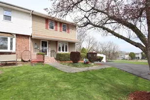 35 Black Stallion Ct, Middletown, NY 10940 - Photo 3