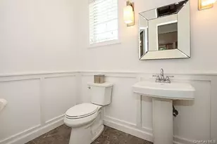 4 Spring Ct, Huntington, NY 11743 - Photo 15