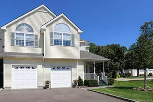 4 Spring Ct, Huntington, NY 11743 - Photo 3