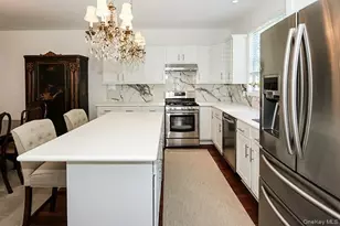 4 Spring Ct, Huntington, NY 11743 - Photo 9