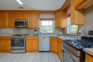 7 Elm St, Spring Valley, NY 10977 - Photo 7