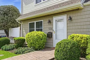 124 Saddle Ln, Levittown, NY 11756 - Photo 7