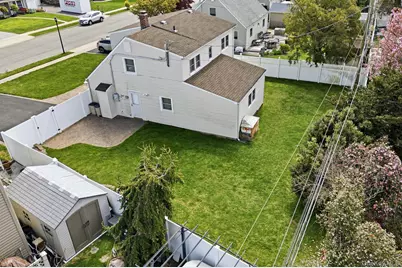 124 Saddle Lane, Levittown, NY 11756 - Photo 39