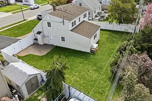 124 Saddle Ln, Levittown, NY 11756 - Photo 39