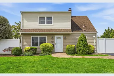 124 Saddle Lane, Levittown, NY 11756 - Photo 1