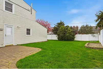 124 Saddle Lane, Levittown, NY 11756 - Photo 3