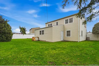 124 Saddle Lane, Levittown, NY 11756 - Photo 5