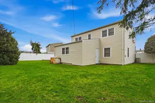 124 Saddle Ln, Levittown, NY 11756 - Photo 5