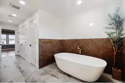 129 Tardy Lane S, Wantagh, NY 11793 - Photo 41