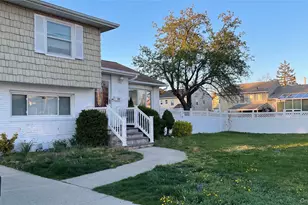 128 Cedar St, Freeport, NY 11520 - Photo 3