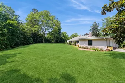 2 Foxwood Road, Great Neck, NY 11024 - Photo 3