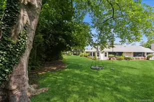 2 Foxwood Rd, Great Neck, NY 11024 - Photo 5
